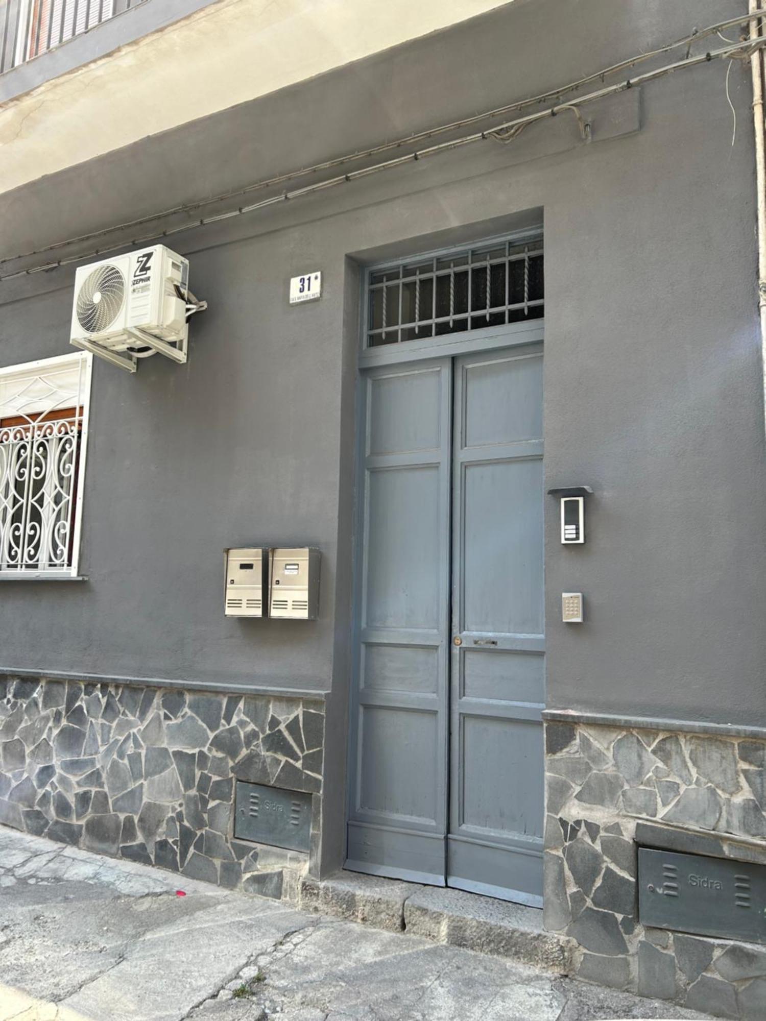 Etna Charme Apartment Катания Экстерьер фото